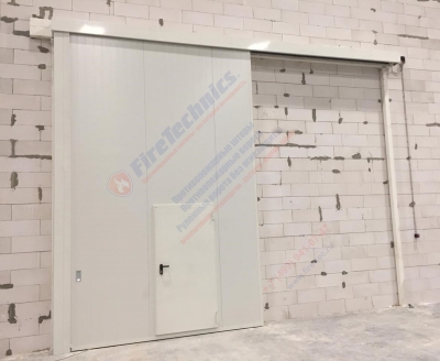 Откатные противопожарные ворота FireTechnics-Р EI60 с дверью, без люка, Складской комплекс